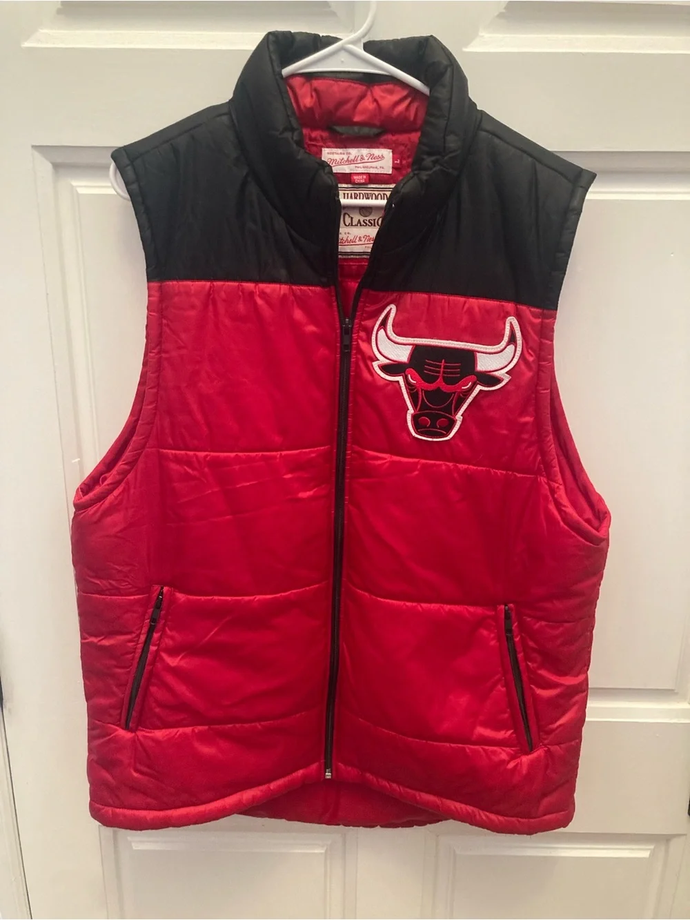 Mitchell & Ness Chicago Bulls Red and Black Puffer Vest